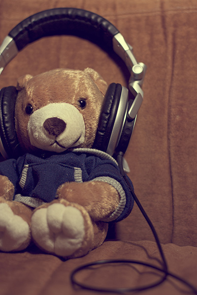 music-teddy-bear-wearing-headphones